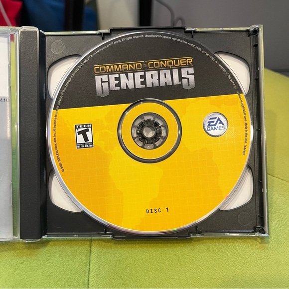 Command & Conquer Generals PC cd rom 2005 - EA Games 2 discs - Picture 4 of 5